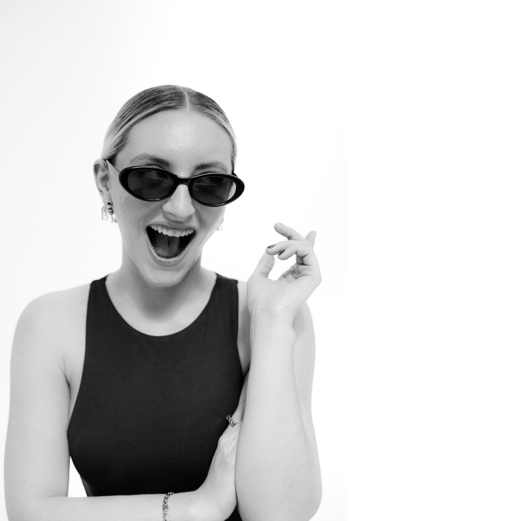 Production und kreative Projekte Michaela Fliesser bei einem kreativen Projekt und Shooting
